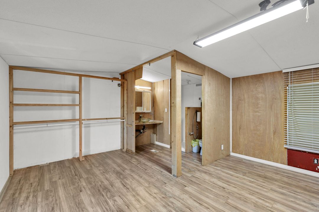 For Sale: $499,000 (8 beds, 5 baths, 3444 Square Feet)