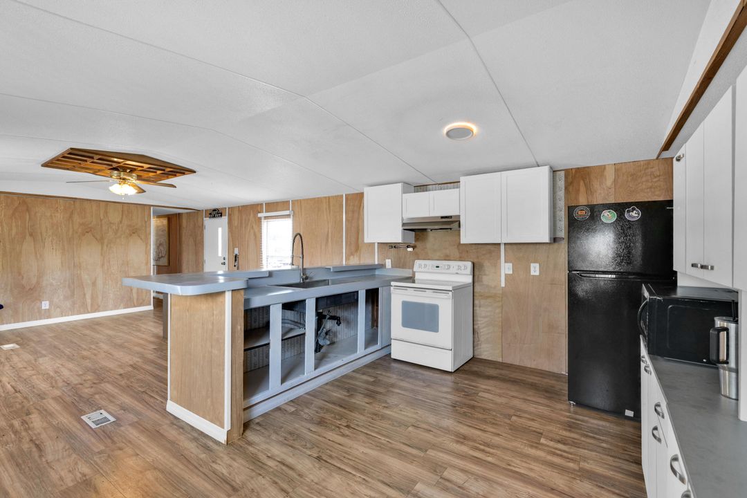 For Sale: $499,000 (8 beds, 5 baths, 3444 Square Feet)