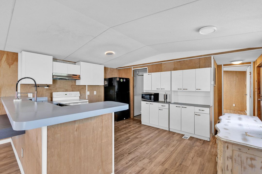 For Sale: $499,000 (8 beds, 5 baths, 3444 Square Feet)