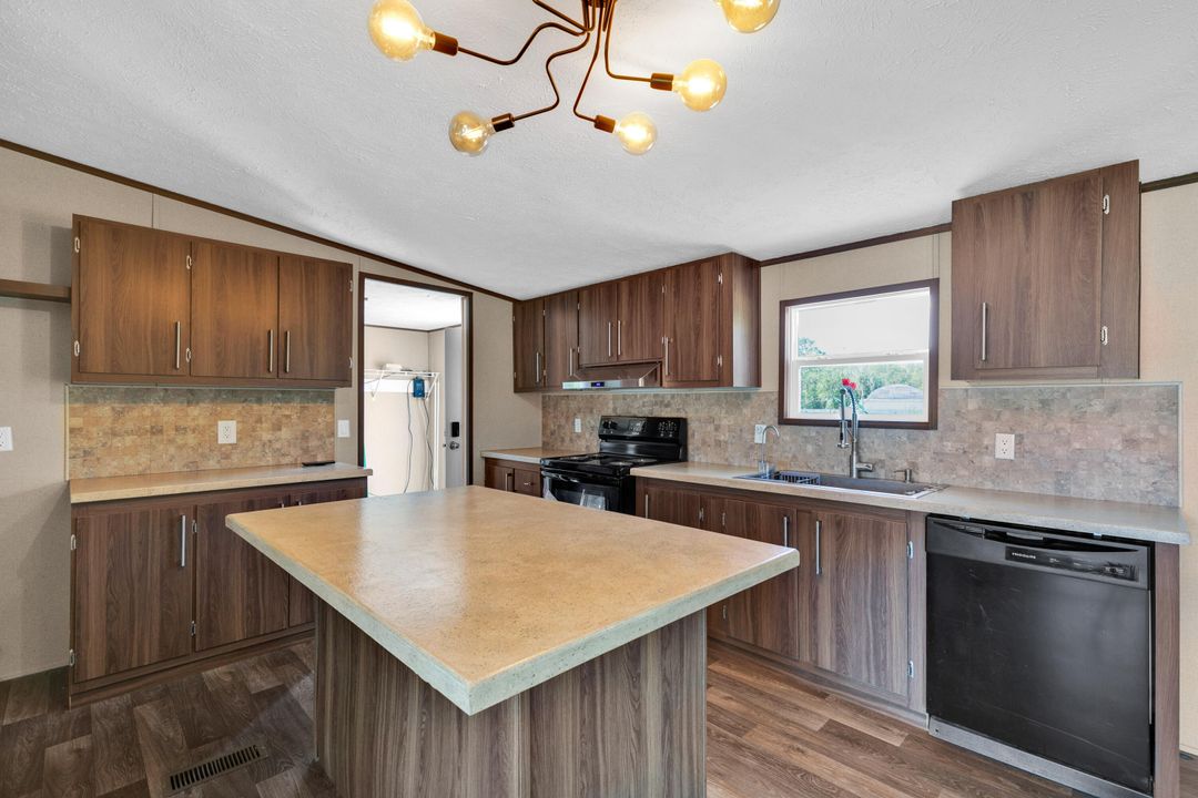 For Sale: $499,000 (8 beds, 5 baths, 3444 Square Feet)