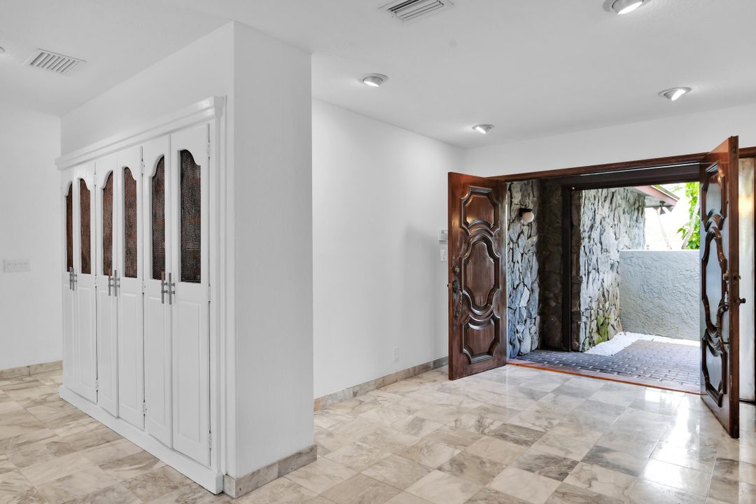 Active With Contract: $995,000 (3 beds, 2 baths, 2529 Square Feet)