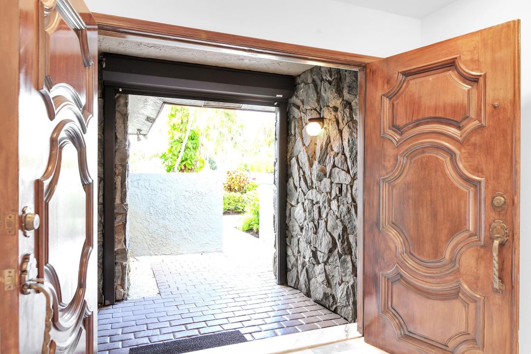 Active With Contract: $995,000 (3 beds, 2 baths, 2529 Square Feet)