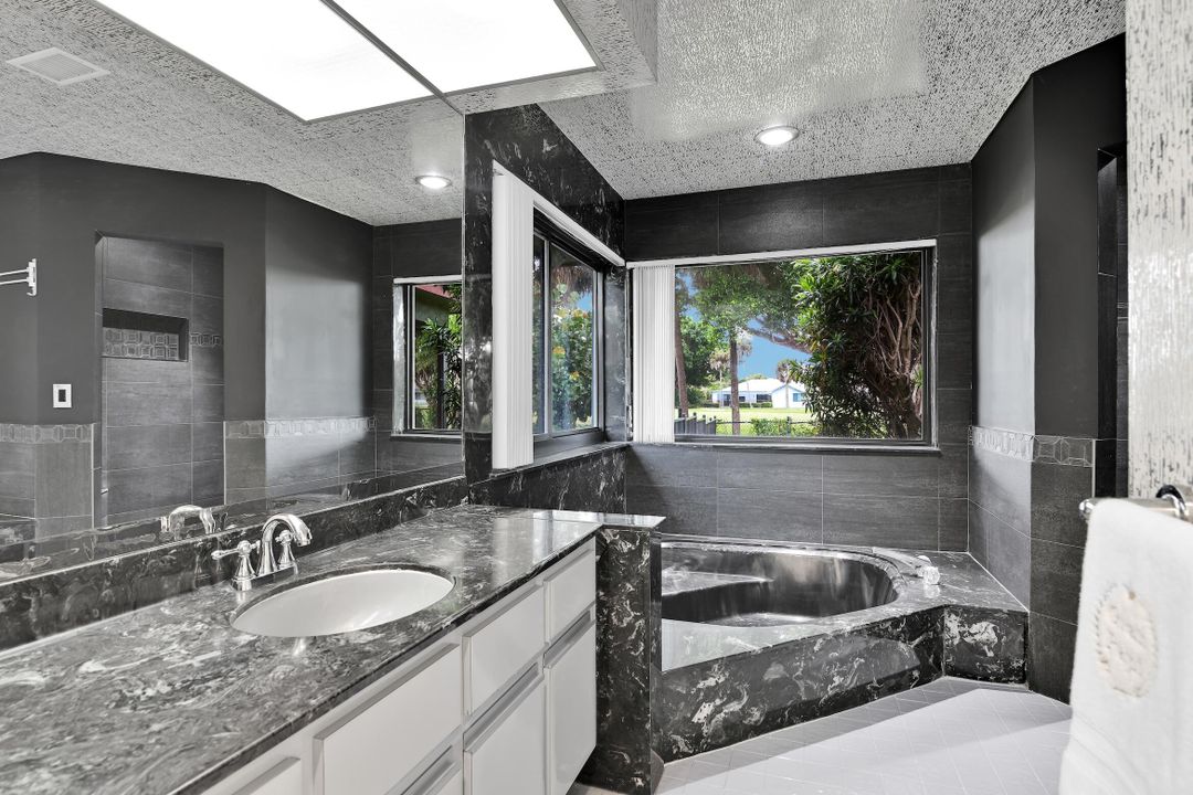 Active With Contract: $995,000 (3 beds, 2 baths, 2529 Square Feet)