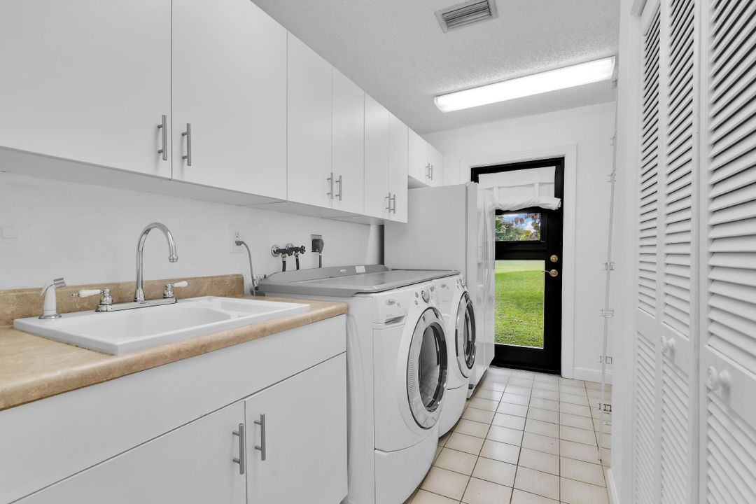 Active With Contract: $995,000 (3 beds, 2 baths, 2529 Square Feet)