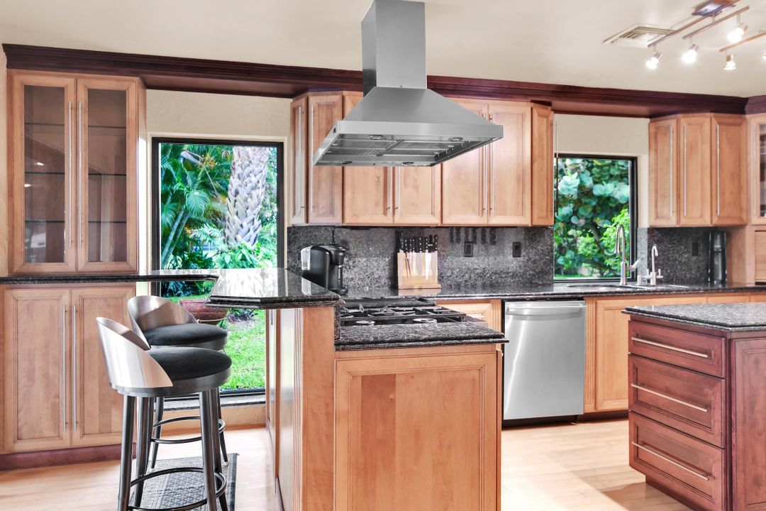 Active With Contract: $995,000 (3 beds, 2 baths, 2529 Square Feet)