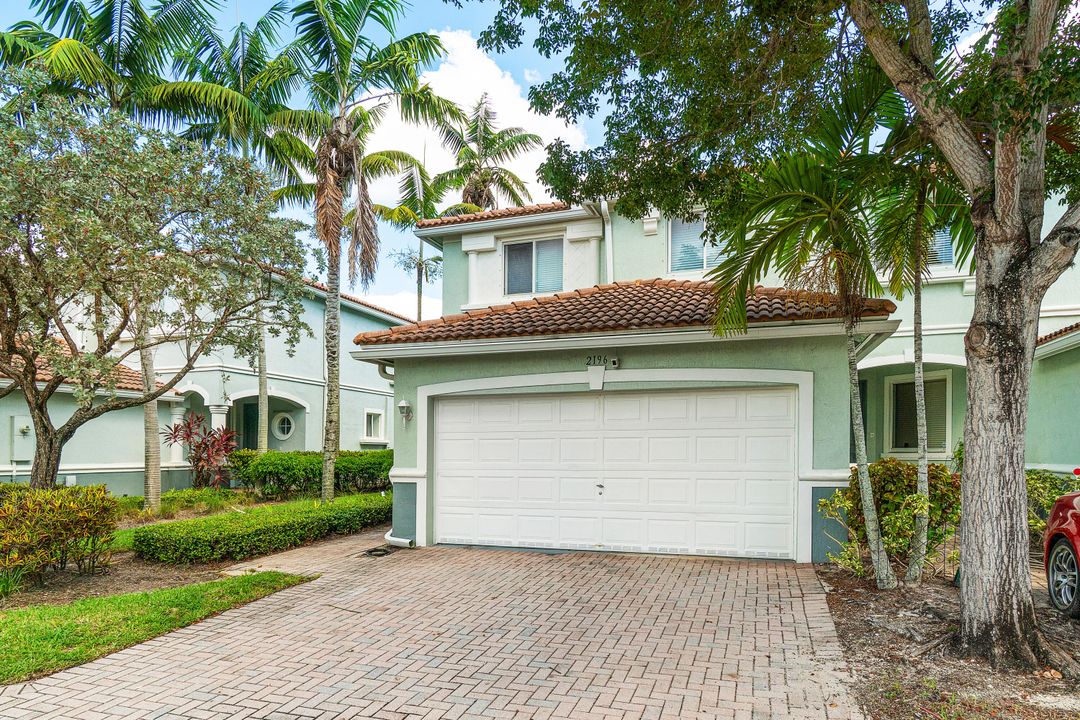 En Venta: $389,900 (4 camas, 2 baños, 1872 Pies cuadrados)