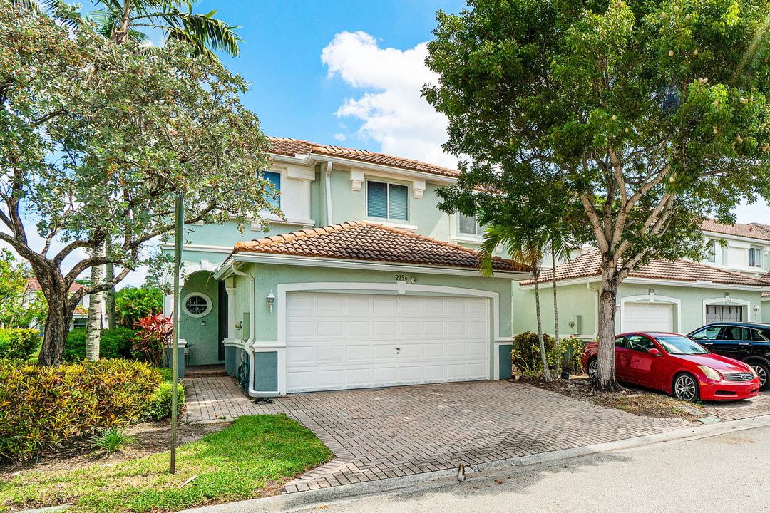 En Venta: $389,900 (4 camas, 2 baños, 1872 Pies cuadrados)