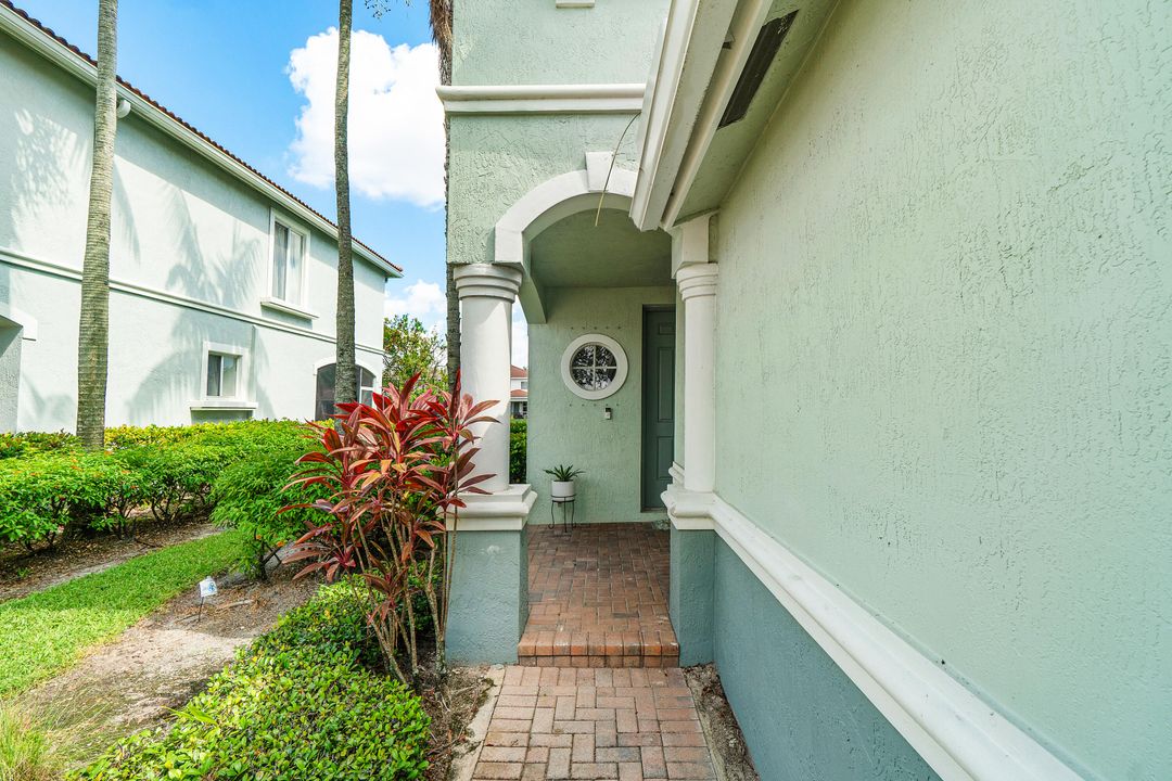 En Venta: $389,900 (4 camas, 2 baños, 1872 Pies cuadrados)