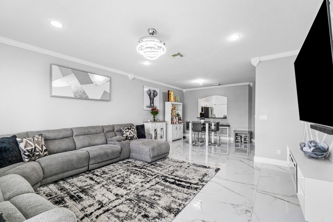 En Venta: $389,900 (4 camas, 2 baños, 1872 Pies cuadrados)