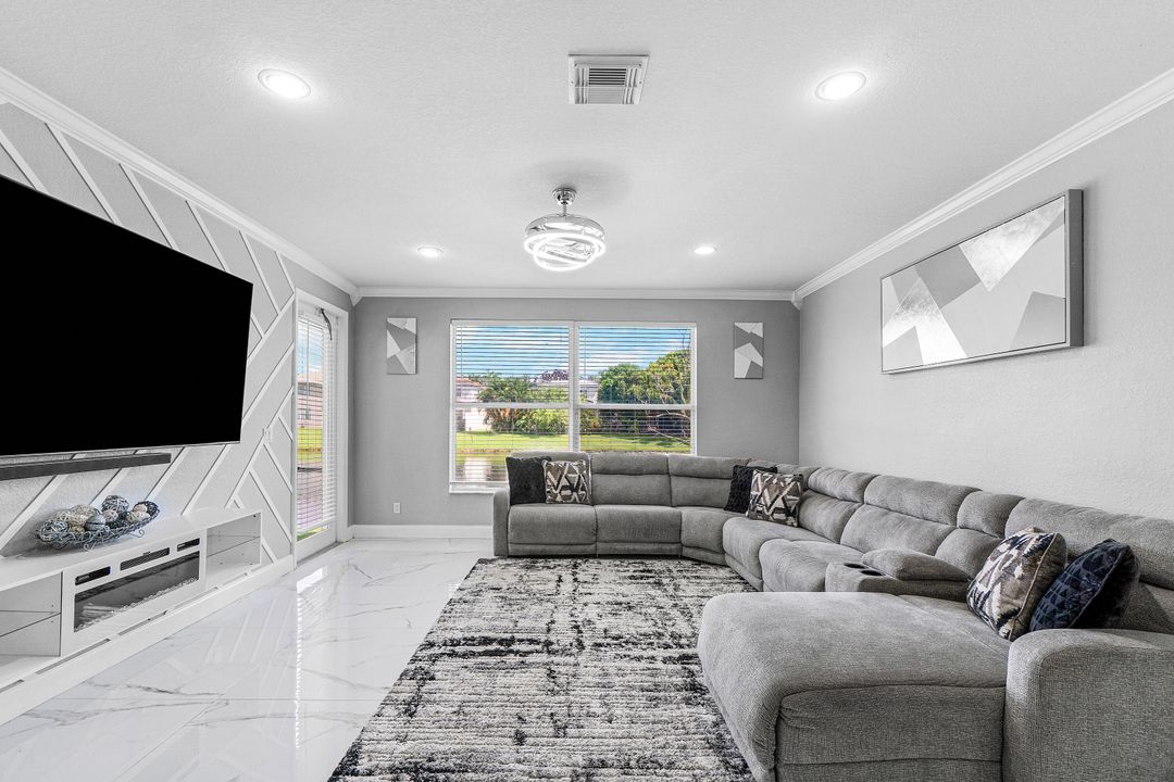 En Venta: $389,900 (4 camas, 2 baños, 1872 Pies cuadrados)