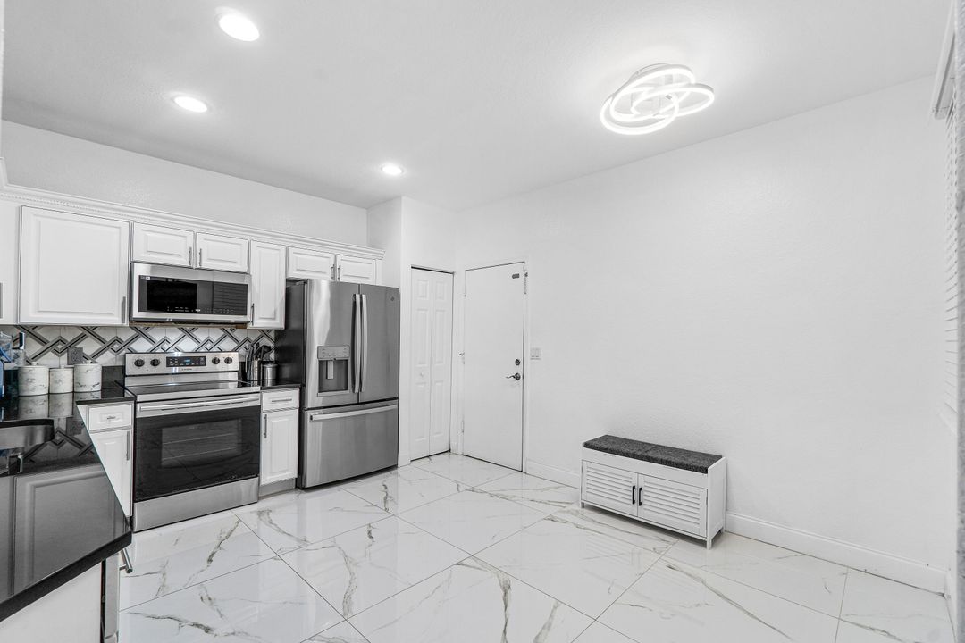 En Venta: $389,900 (4 camas, 2 baños, 1872 Pies cuadrados)