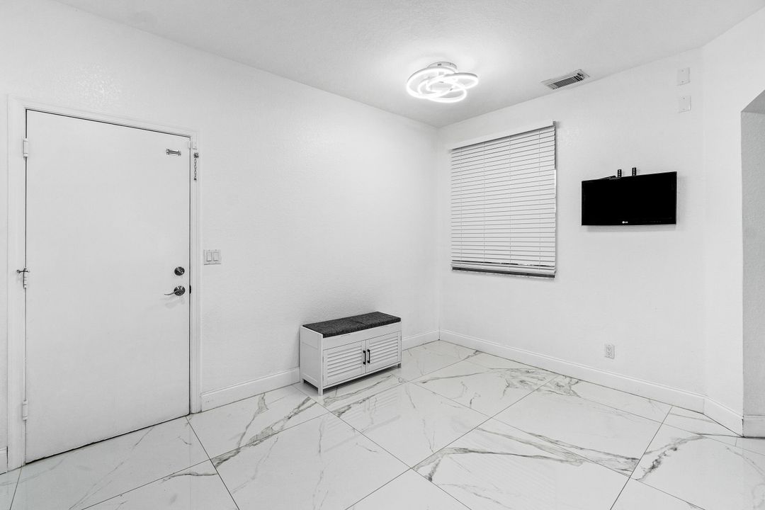 En Venta: $389,900 (4 camas, 2 baños, 1872 Pies cuadrados)