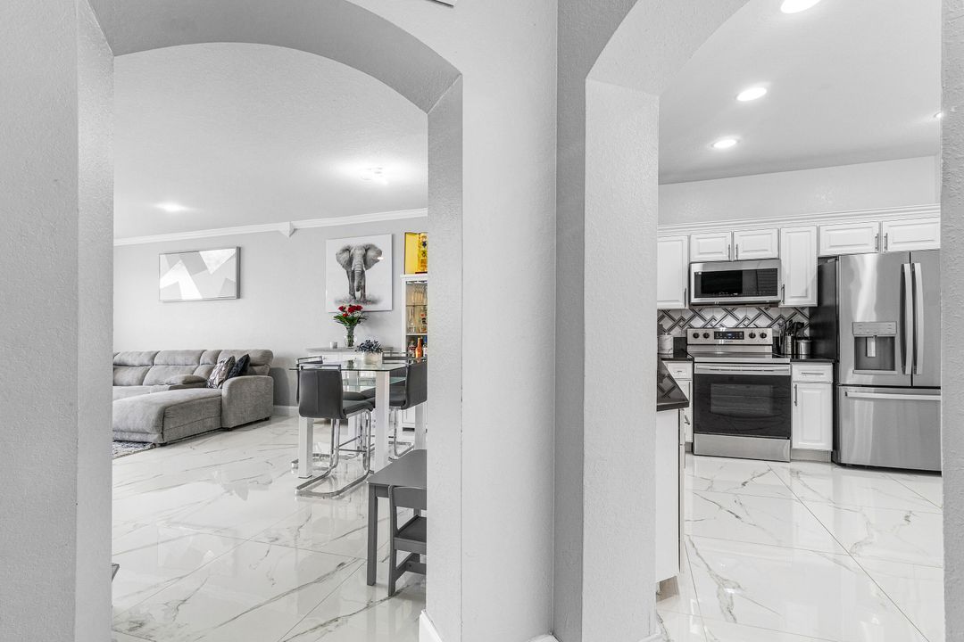 En Venta: $389,900 (4 camas, 2 baños, 1872 Pies cuadrados)