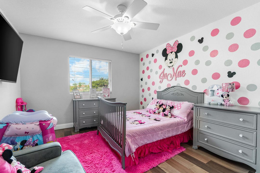 En Venta: $389,900 (4 camas, 2 baños, 1872 Pies cuadrados)