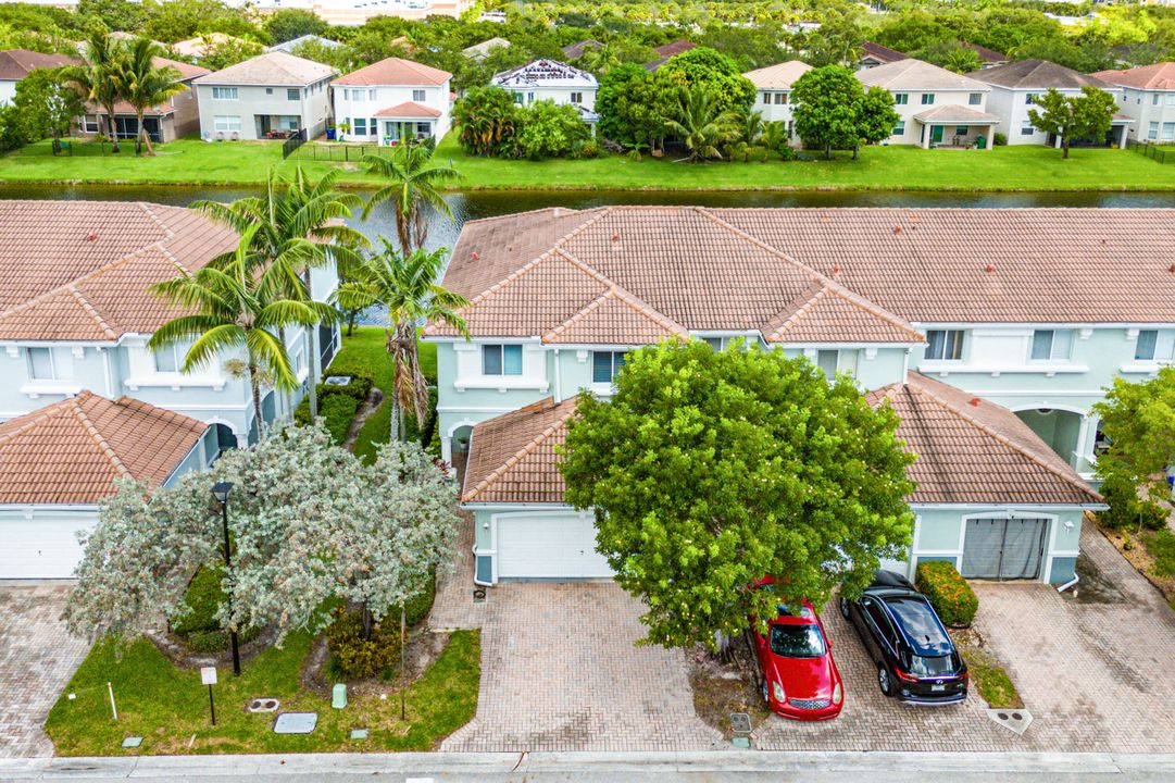 En Venta: $389,900 (4 camas, 2 baños, 1872 Pies cuadrados)