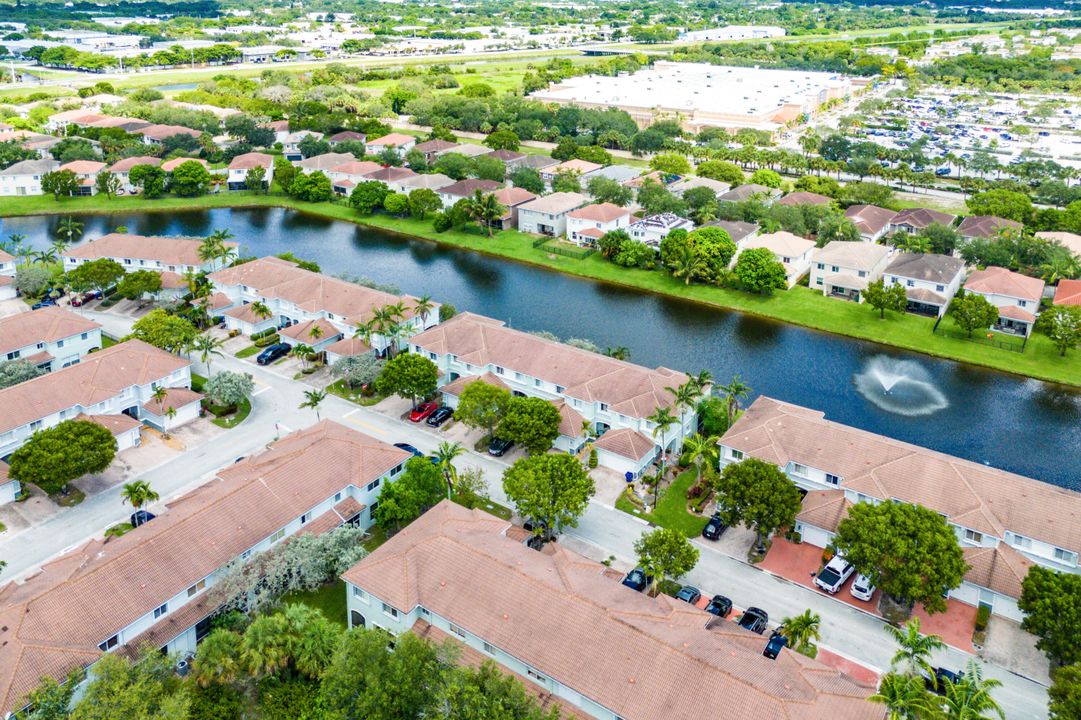 En Venta: $389,900 (4 camas, 2 baños, 1872 Pies cuadrados)