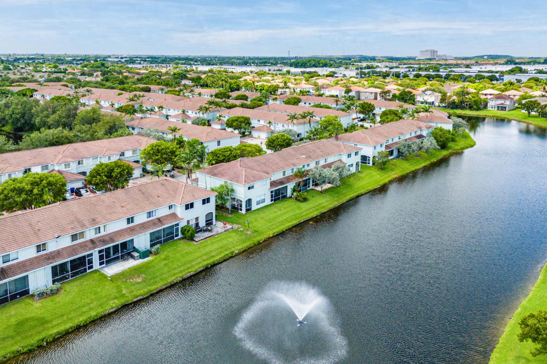 En Venta: $389,900 (4 camas, 2 baños, 1872 Pies cuadrados)