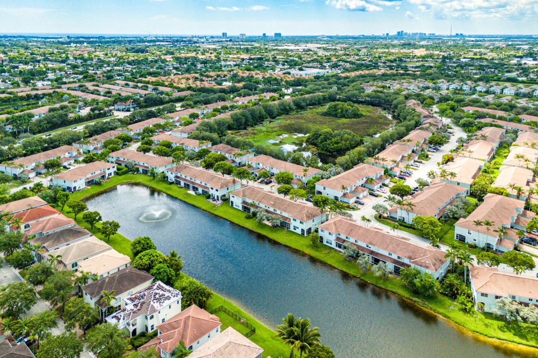 En Venta: $389,900 (4 camas, 2 baños, 1872 Pies cuadrados)