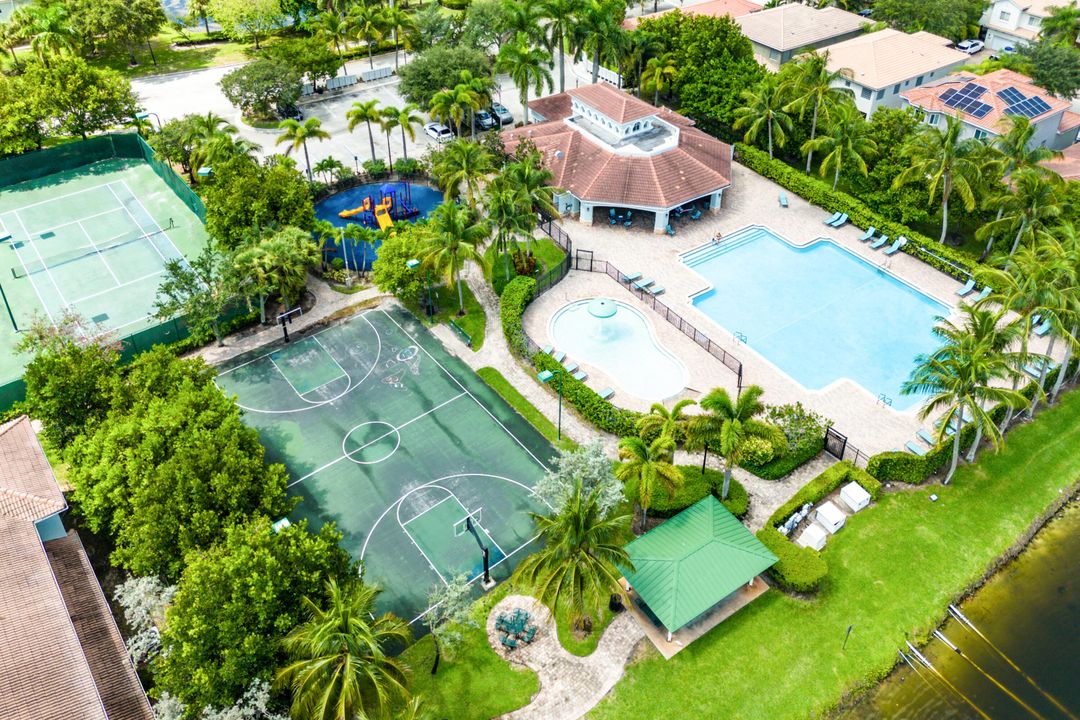 En Venta: $389,900 (4 camas, 2 baños, 1872 Pies cuadrados)