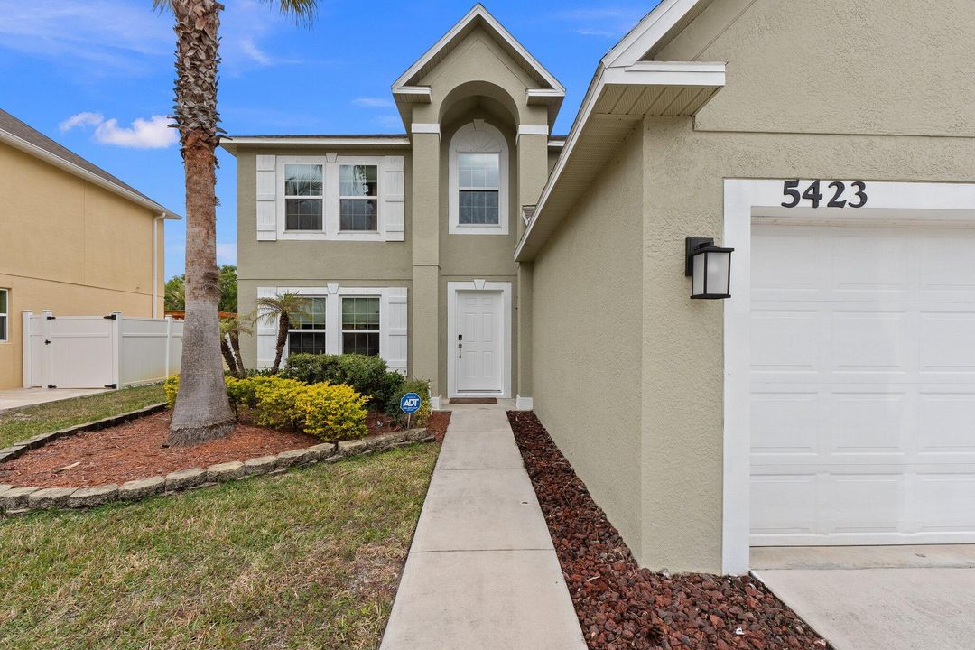 Activo con contrato: $400,000 (3 camas, 2 baños, 2360 Pies cuadrados)