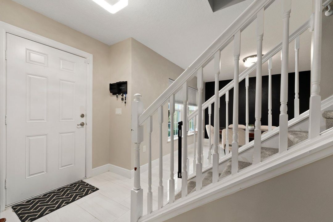 Activo con contrato: $400,000 (3 camas, 2 baños, 2360 Pies cuadrados)