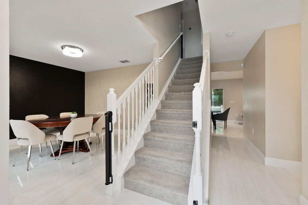 Activo con contrato: $400,000 (3 camas, 2 baños, 2360 Pies cuadrados)