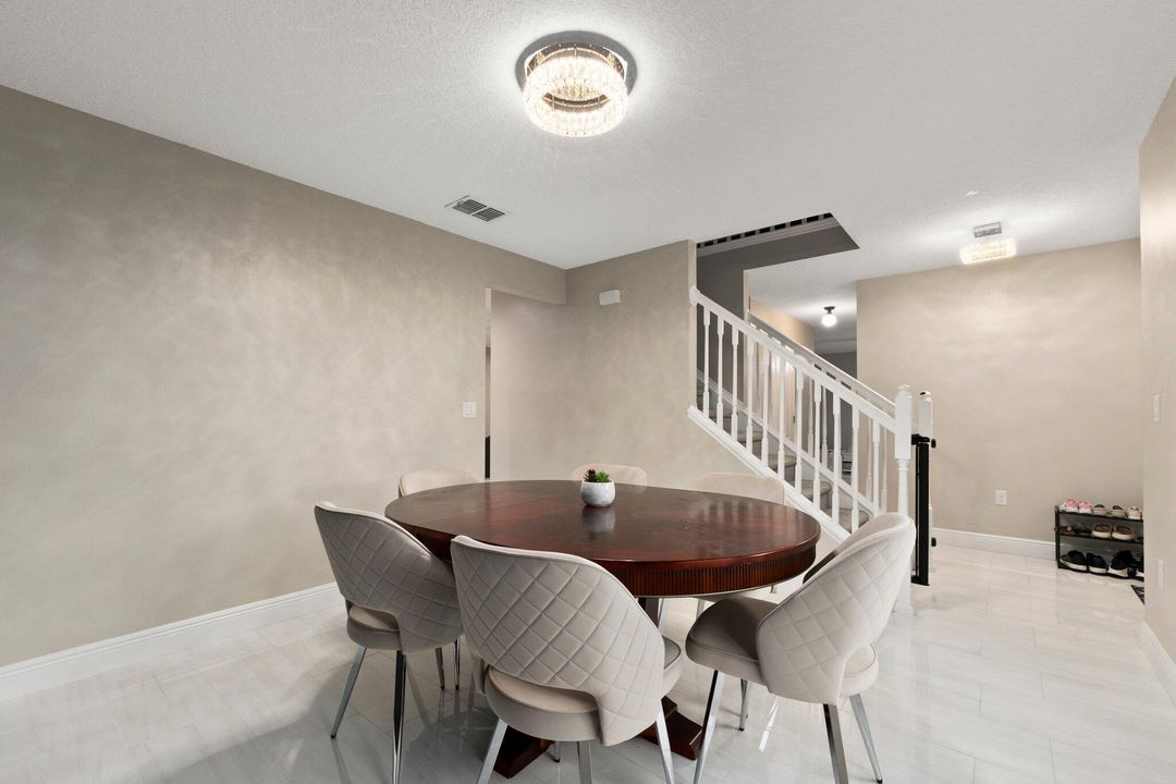 Activo con contrato: $400,000 (3 camas, 2 baños, 2360 Pies cuadrados)