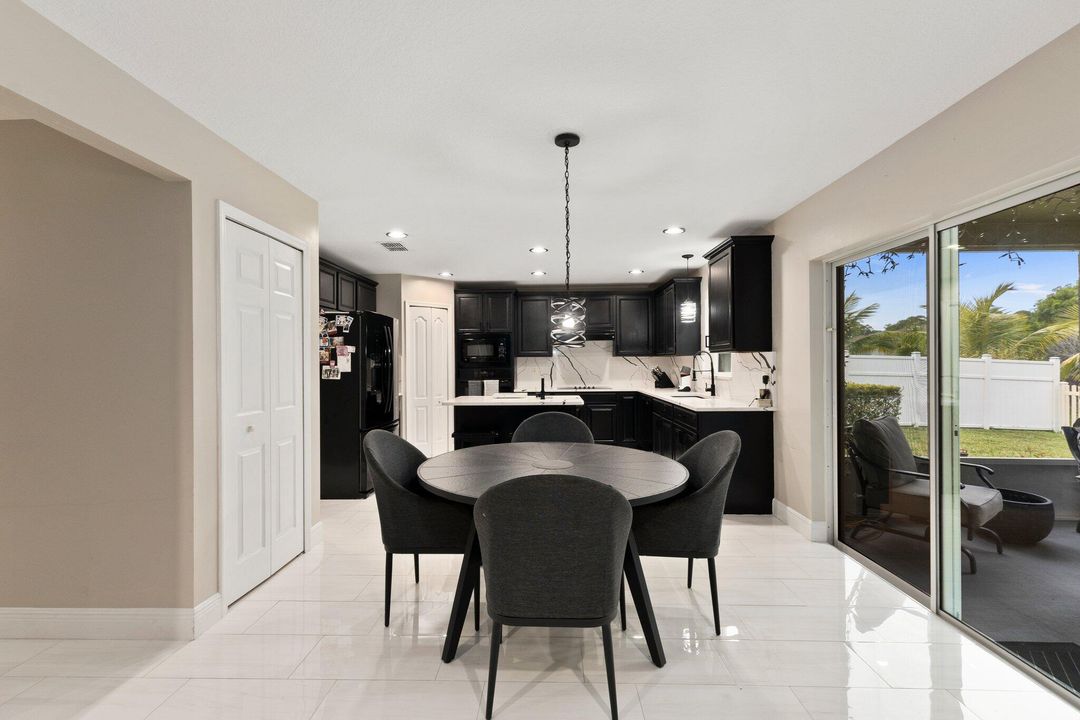 Activo con contrato: $400,000 (3 camas, 2 baños, 2360 Pies cuadrados)