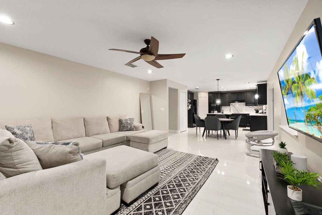 Activo con contrato: $400,000 (3 camas, 2 baños, 2360 Pies cuadrados)