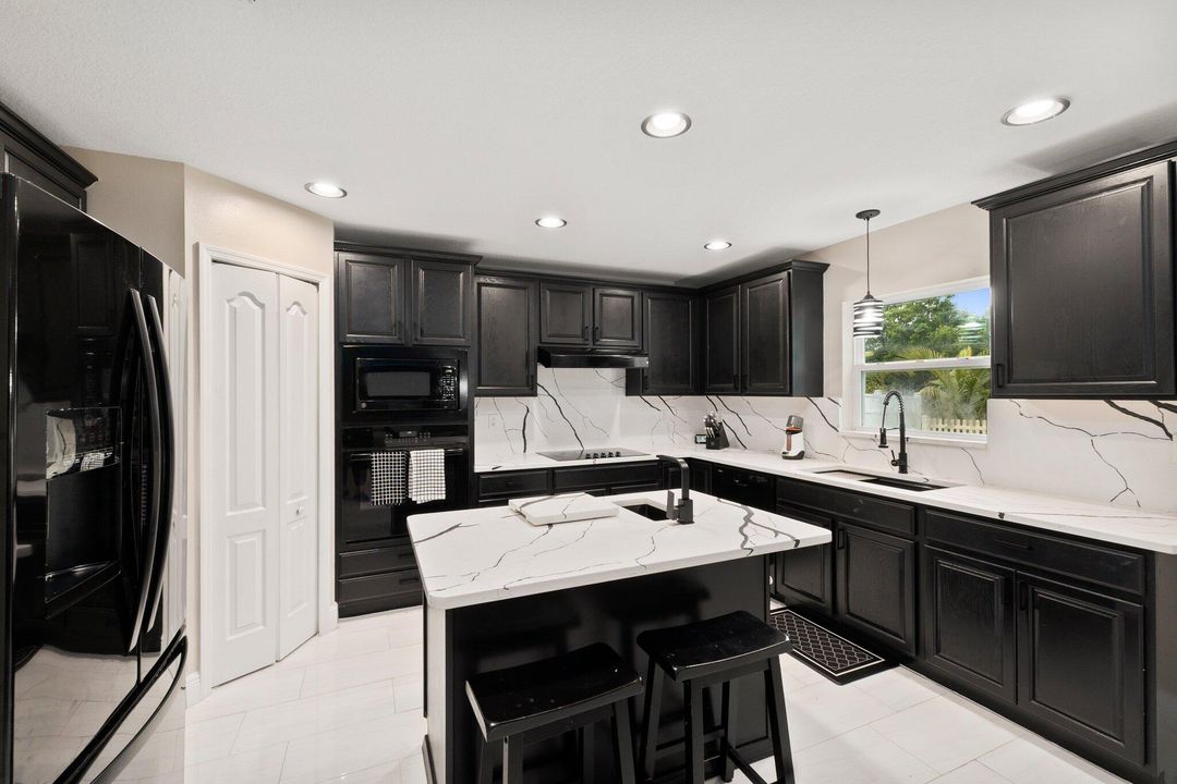 Activo con contrato: $400,000 (3 camas, 2 baños, 2360 Pies cuadrados)