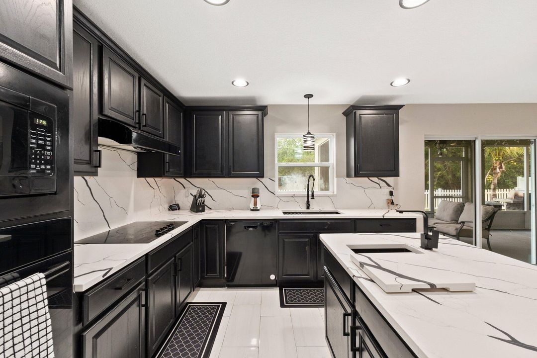 Activo con contrato: $400,000 (3 camas, 2 baños, 2360 Pies cuadrados)