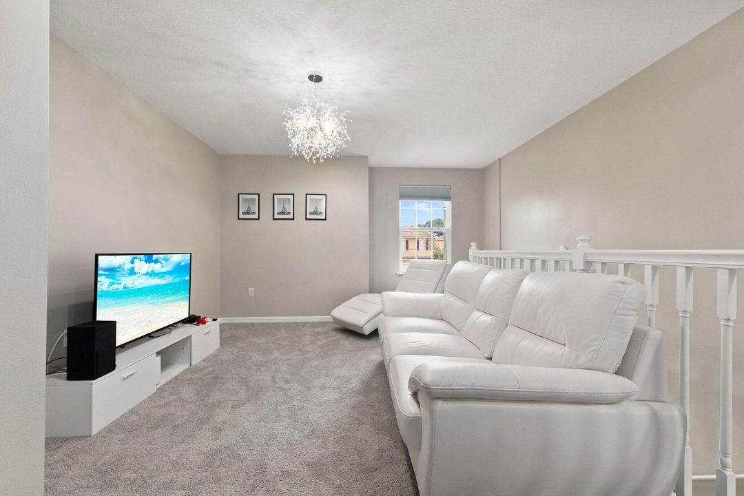 Activo con contrato: $400,000 (3 camas, 2 baños, 2360 Pies cuadrados)