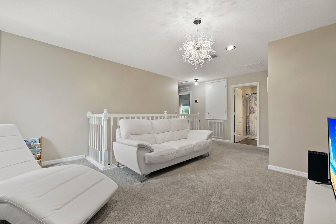 Activo con contrato: $400,000 (3 camas, 2 baños, 2360 Pies cuadrados)