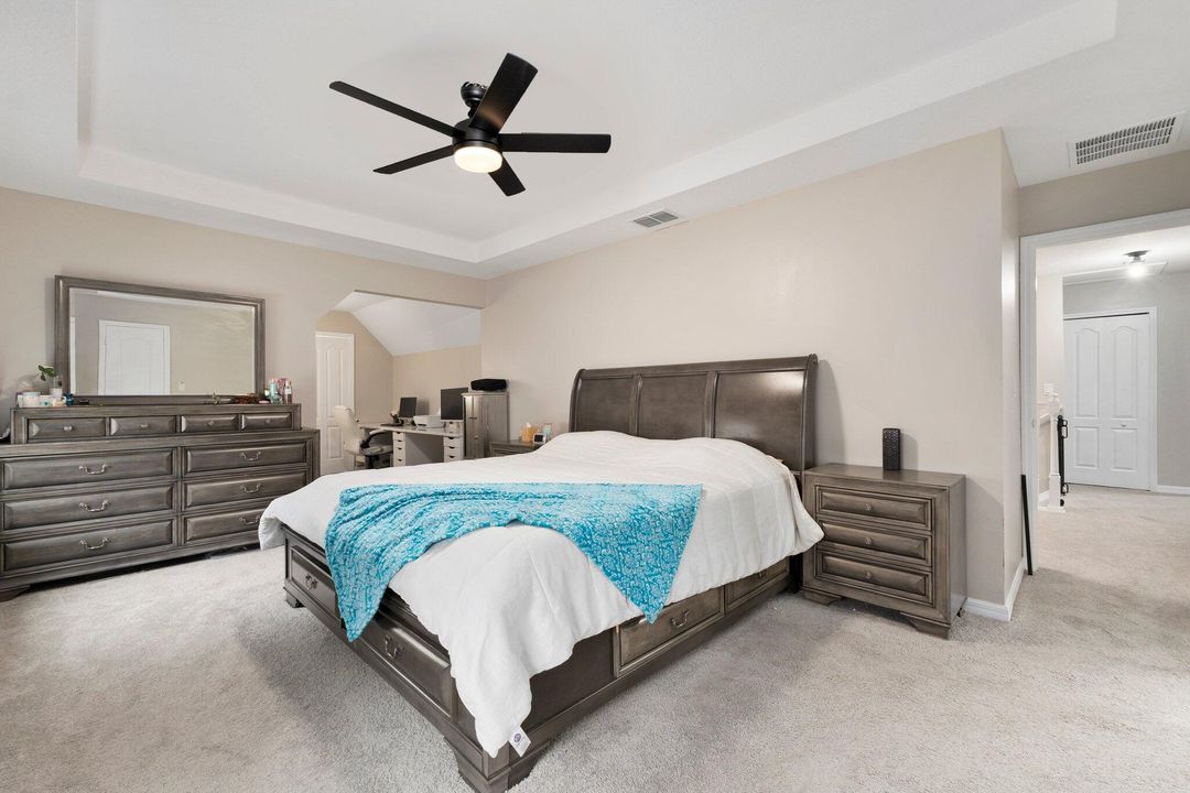 Activo con contrato: $400,000 (3 camas, 2 baños, 2360 Pies cuadrados)