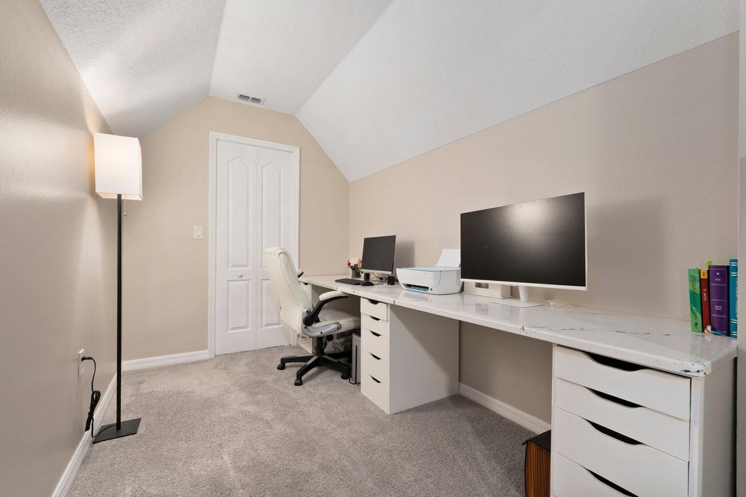 Activo con contrato: $400,000 (3 camas, 2 baños, 2360 Pies cuadrados)