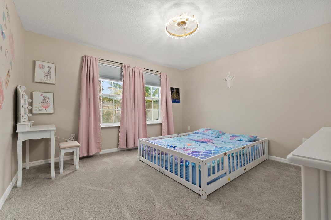 Activo con contrato: $400,000 (3 camas, 2 baños, 2360 Pies cuadrados)