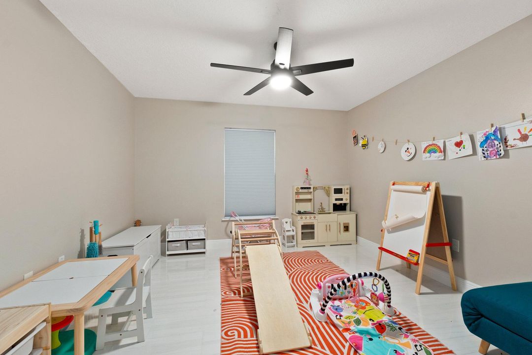 Activo con contrato: $400,000 (3 camas, 2 baños, 2360 Pies cuadrados)