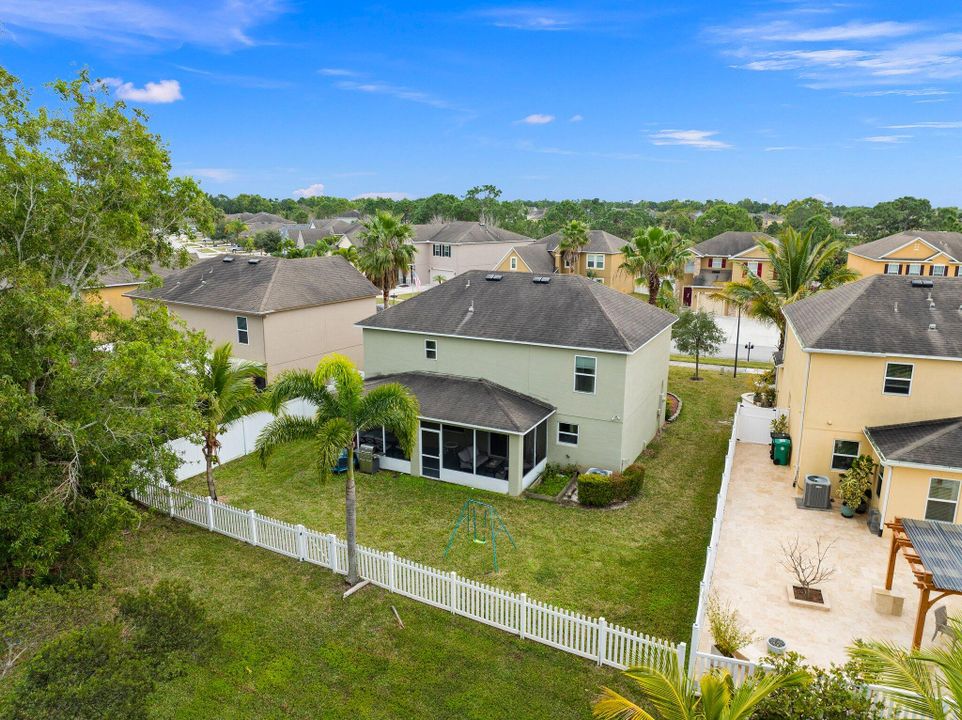 Activo con contrato: $400,000 (3 camas, 2 baños, 2360 Pies cuadrados)