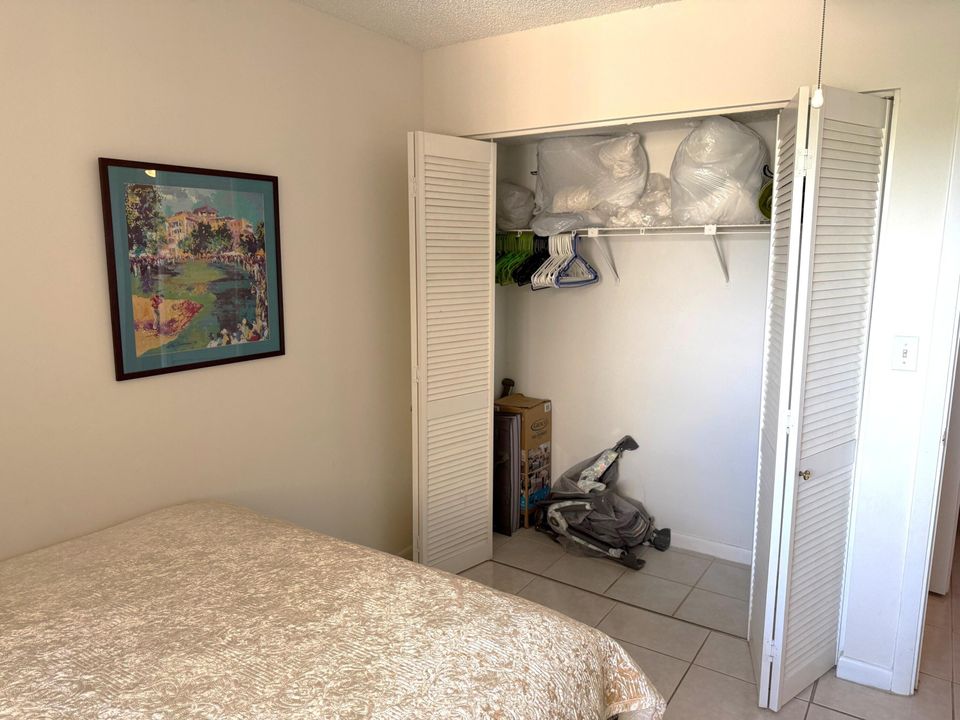 合同活跃: $3,800 (2 贝兹, 2 浴室, 1150 平方英尺)