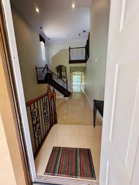 Под контрактом: $4,000 (5 спален, 4 ванн, 2960 Квадратных фут)