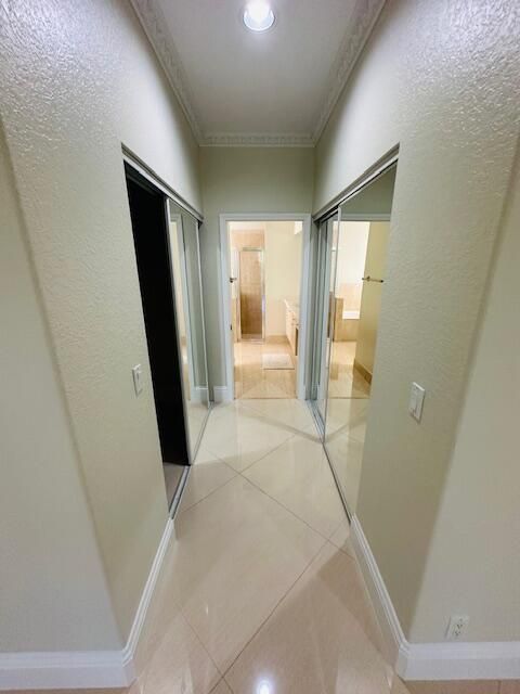 Под контрактом: $4,000 (5 спален, 4 ванн, 2960 Квадратных фут)