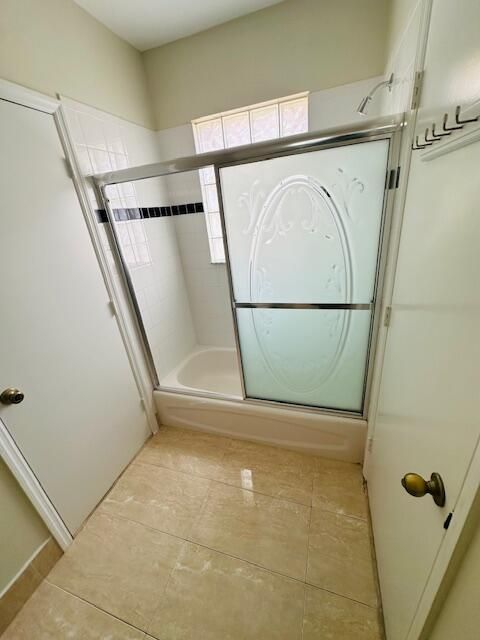 Под контрактом: $4,000 (5 спален, 4 ванн, 2960 Квадратных фут)