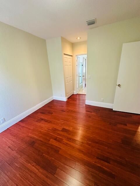 Под контрактом: $4,000 (5 спален, 4 ванн, 2960 Квадратных фут)