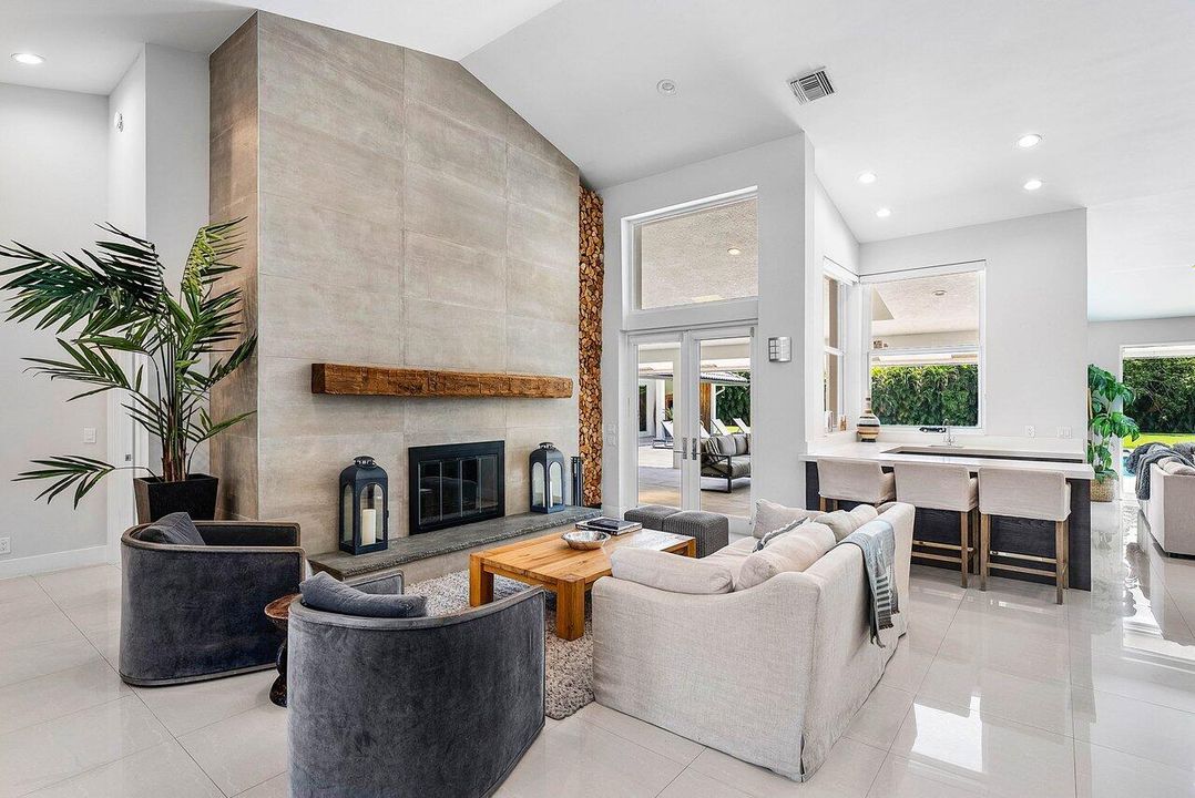 For Rent: $45,000 (7 beds, 6 baths, 7052 Square Feet)