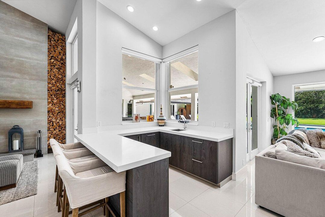 For Rent: $45,000 (7 beds, 6 baths, 7052 Square Feet)