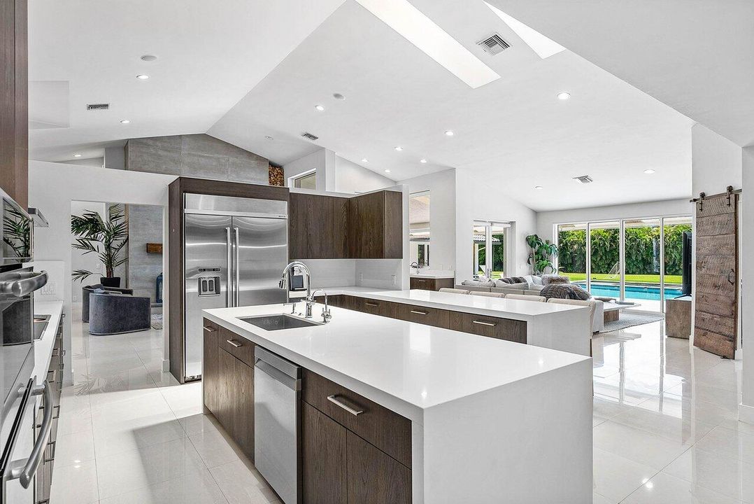 For Rent: $45,000 (7 beds, 6 baths, 7052 Square Feet)