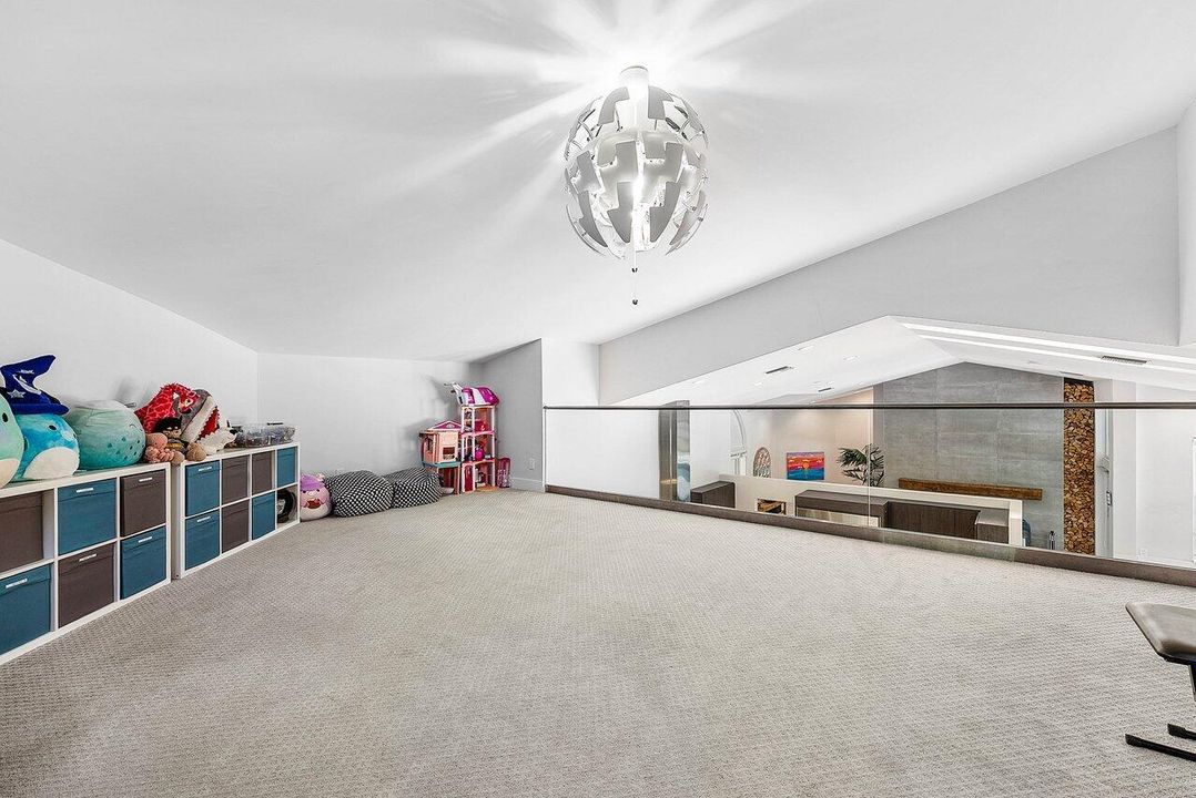 For Rent: $45,000 (7 beds, 6 baths, 7052 Square Feet)