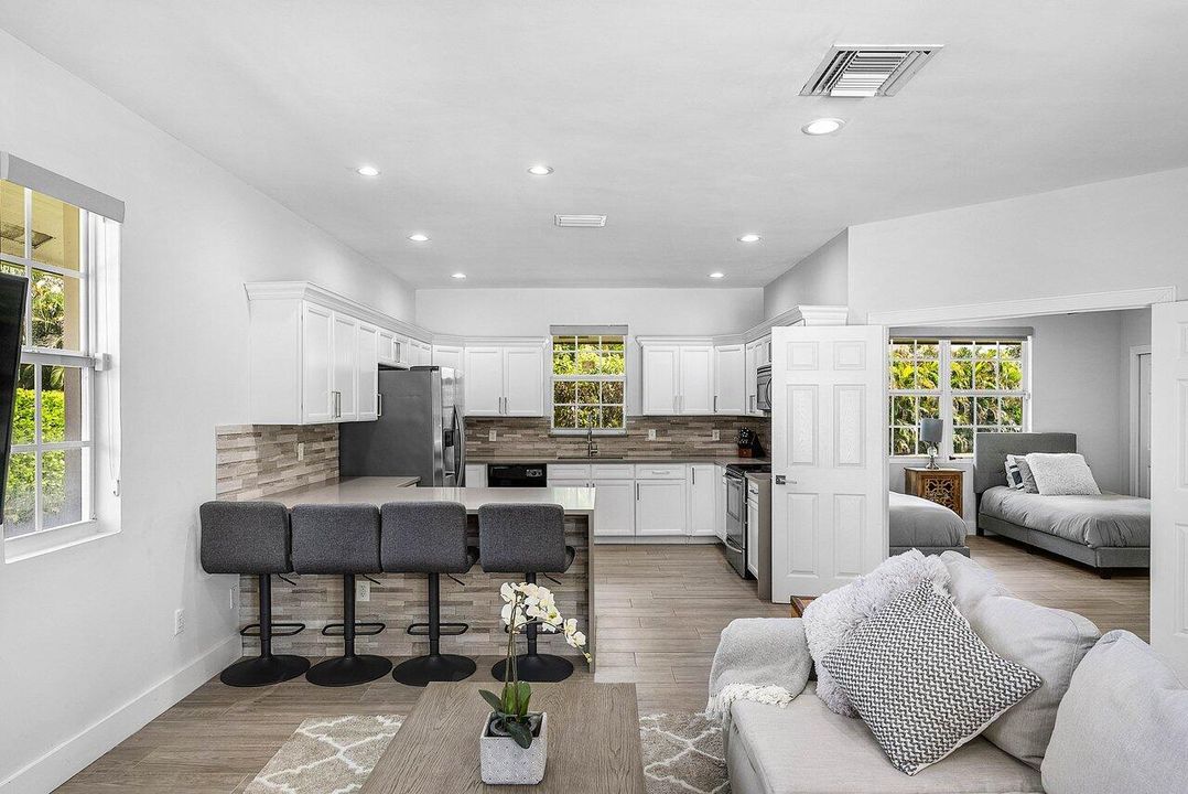 For Rent: $45,000 (7 beds, 6 baths, 7052 Square Feet)