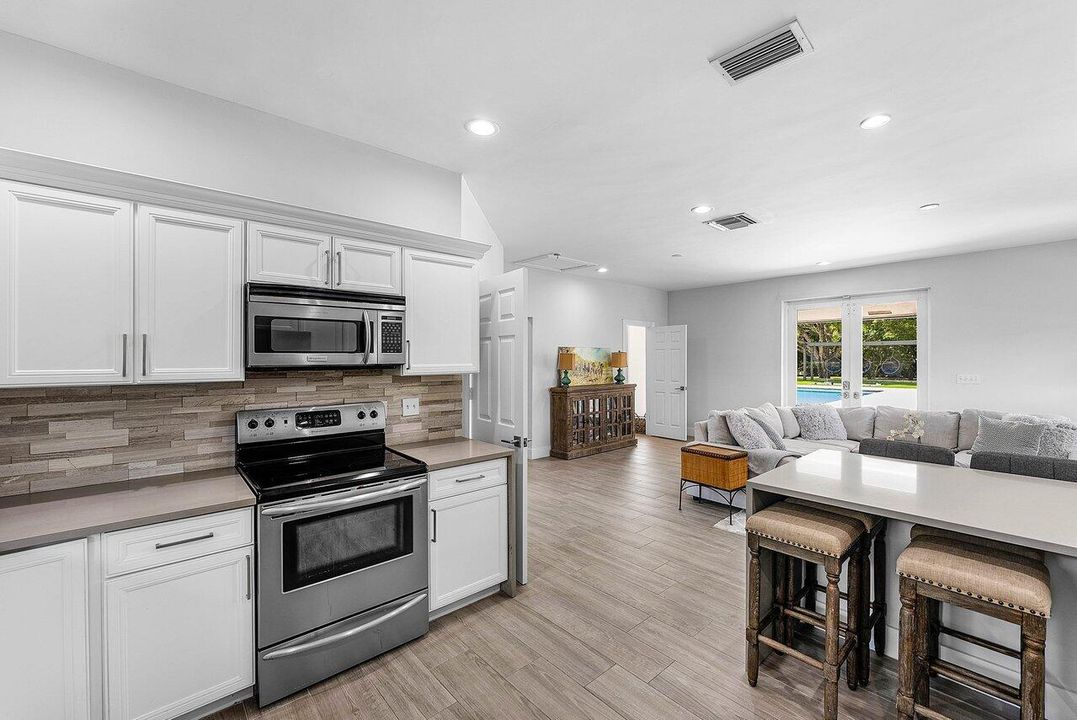 For Rent: $45,000 (7 beds, 6 baths, 7052 Square Feet)