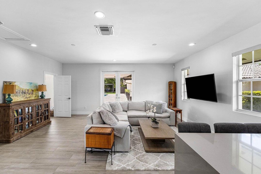 For Rent: $45,000 (7 beds, 6 baths, 7052 Square Feet)